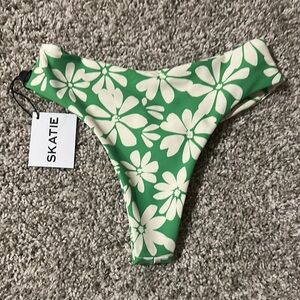 Skatie Iggy Bikini Bottoms Small